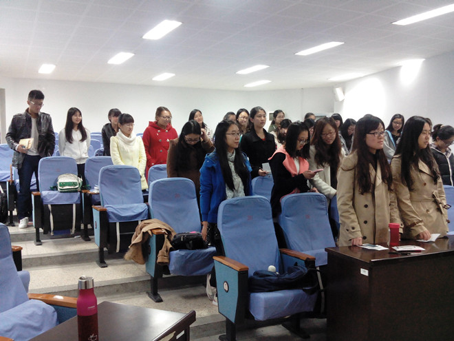 【外国语学院】点滴做起，助人为乐--记外国语学院道德大讲堂活动