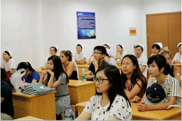 【医学院】我院中外临床护理技能实训与学术交流项目团顺利完成附院课程