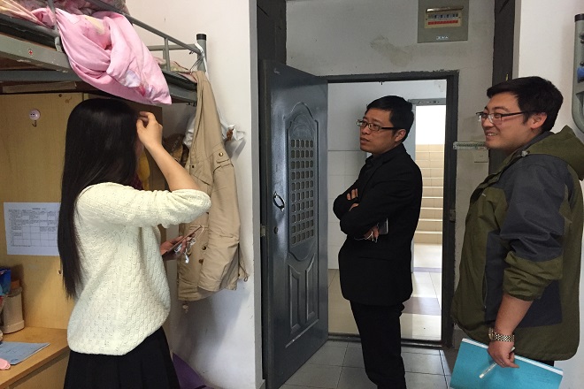 【纺服学院】纺服学院党委副书记带队走访学生宿舍关心学生生活