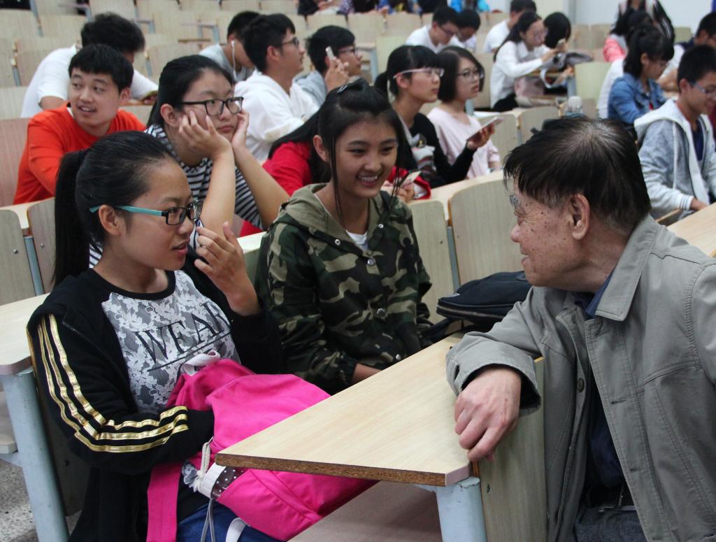 【化工学院】李宗元老师走进化工学院新生转型教育讲堂