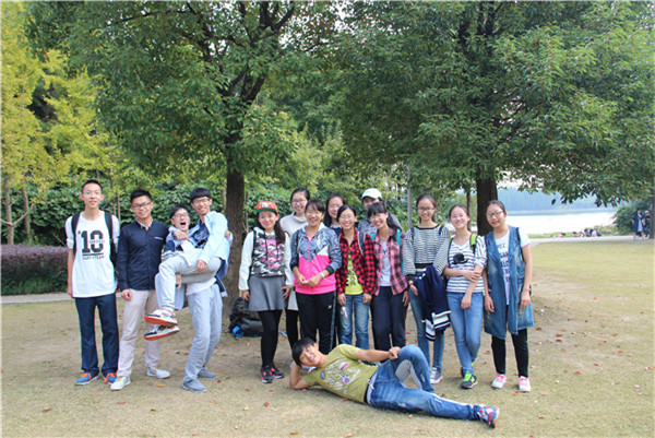 【药学院】团结合作齐素拓，欢声笑语展风采——药学院志愿者素质拓展活动圆满成功