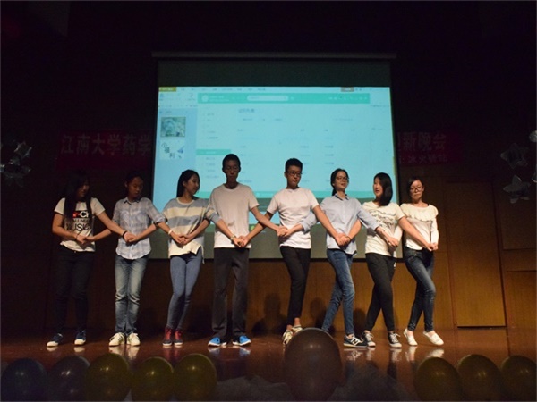 【药学院】畅想青春，展望未来——记药学院2016级迎新晚会圆满落幕