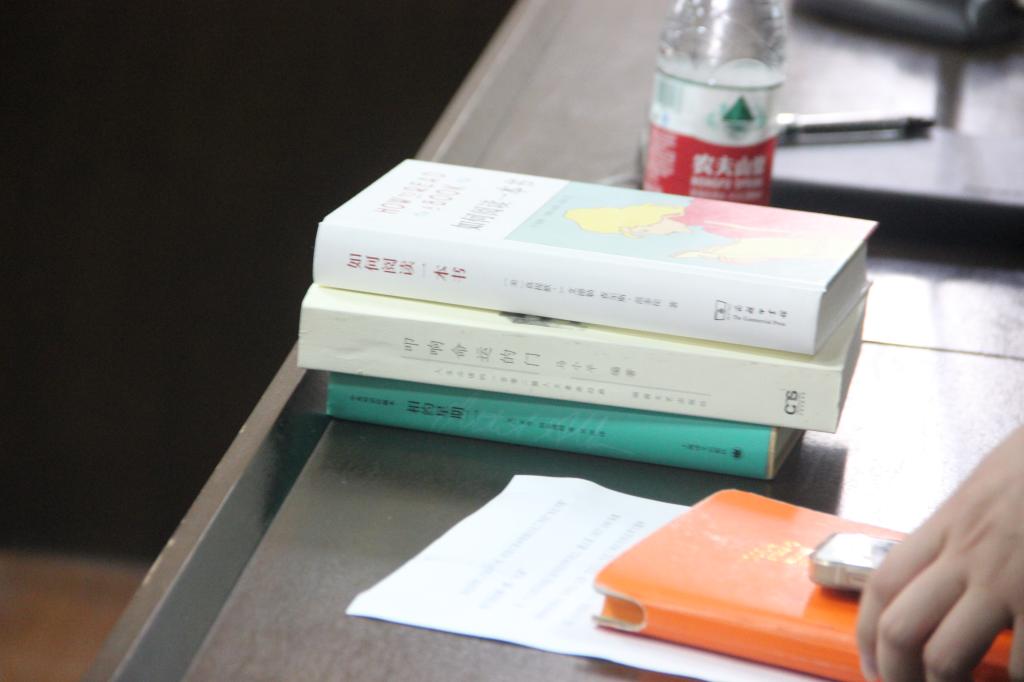 【化工学院】阅读有态度，等一个人书籍 ——记化工学院“亲近书香”主题活动之“化说”第一期
