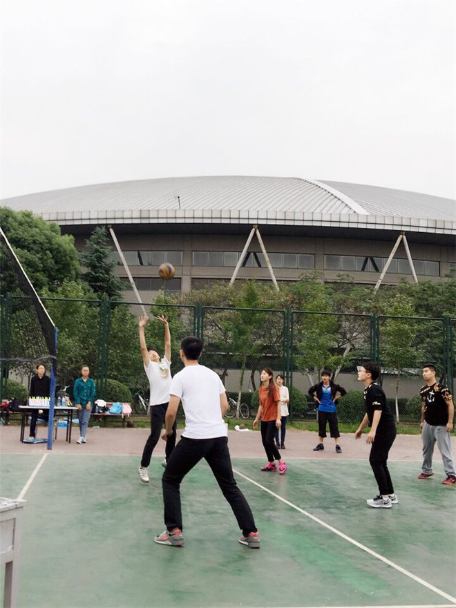 【数媒学院】数媒学院排球队2-1击败法学院强势挺进总决赛
