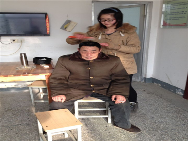 【药学院】明媚冬日，暖心行动 ——“向日葵之吻”小队赴敬老院开展志愿服务
