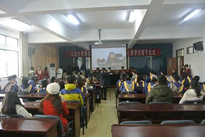 【理学院】理学院举行2015届研究生毕业典礼暨学位授予仪式