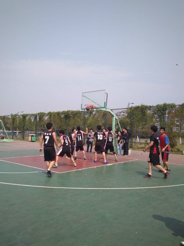 【理学院】篮球友谊赛第一场拉开序幕