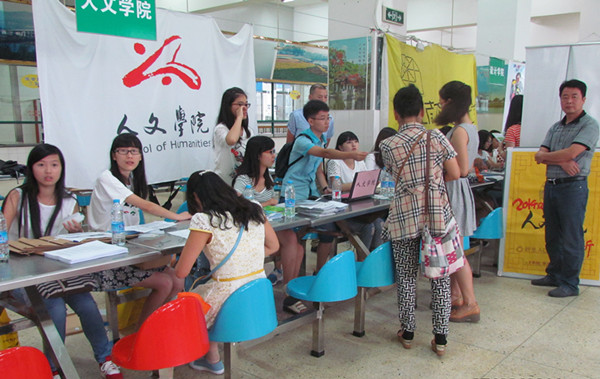 【人文学院】江南大学人文学院迎新工作顺利展开