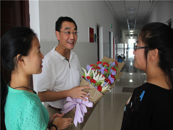 【药学院】饮其流者怀其源，学其成时念吾师——记教师节送祝福活动圆满成功