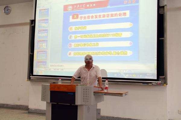 【化工学院】安全相伴，快乐相随——记化工学院２０１５级新生转型教育第一讲