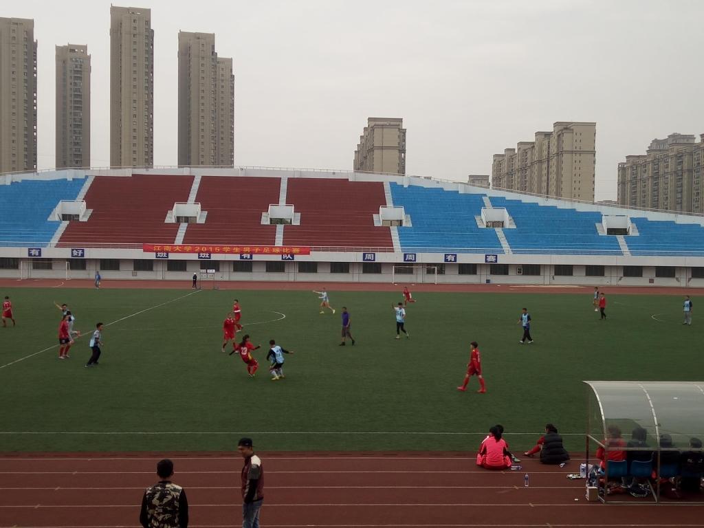 【医学院】绿茵点亮梦想，激情舞动青春 ——医学院外国语联队参加校园足球友谊赛