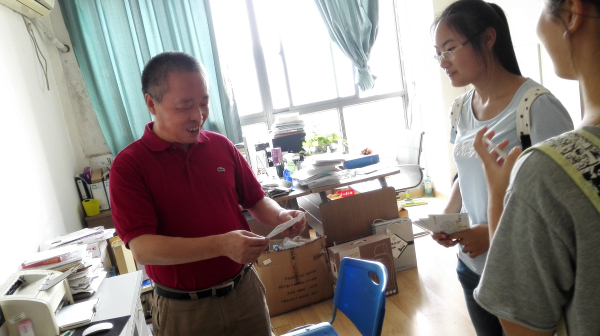 【药学院】恩师教诲铭记心，满满祝福传真情