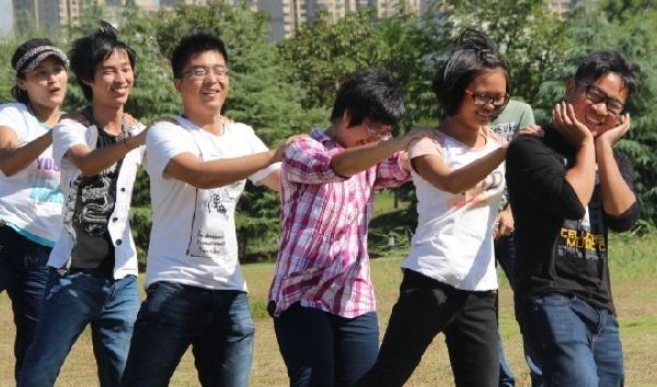 【化工学院】青服沙龙欢乐行 化工新生齐相聚