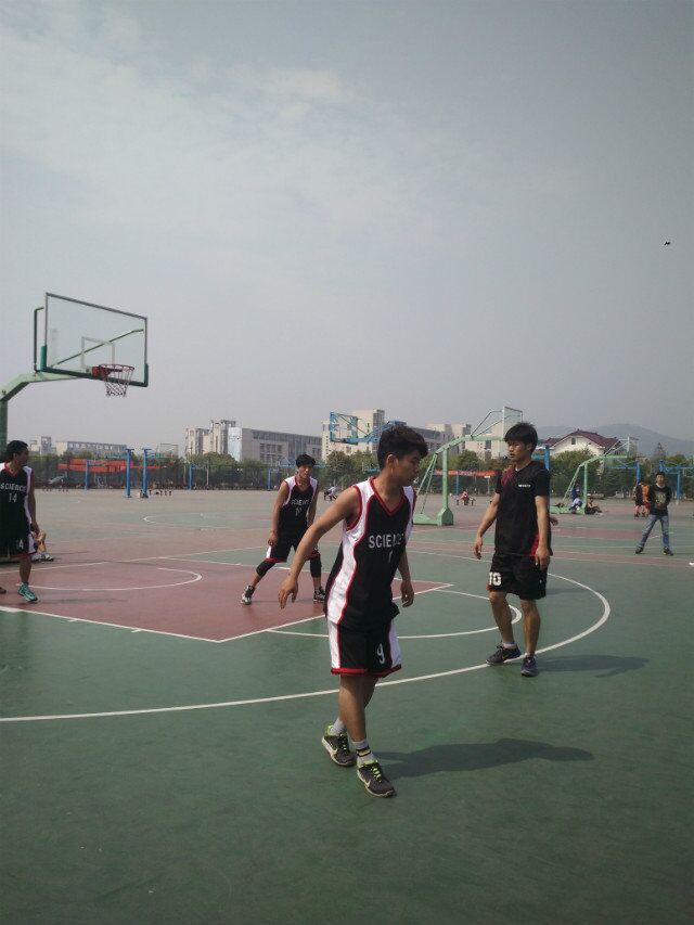 【理学院】篮球友谊赛第一场拉开序幕