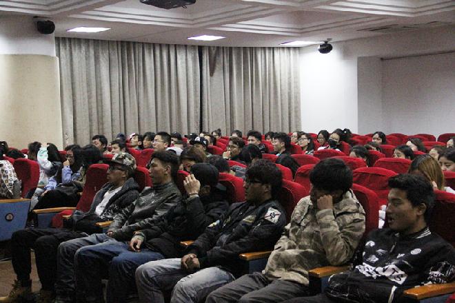 【法学院】法学院组织全校西藏籍学生观看大型纪录片《西藏》