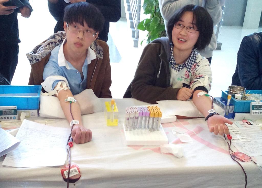 【化工学院】300cc的热血，让校园充满爱——记化工学院2015年爱心献血活动