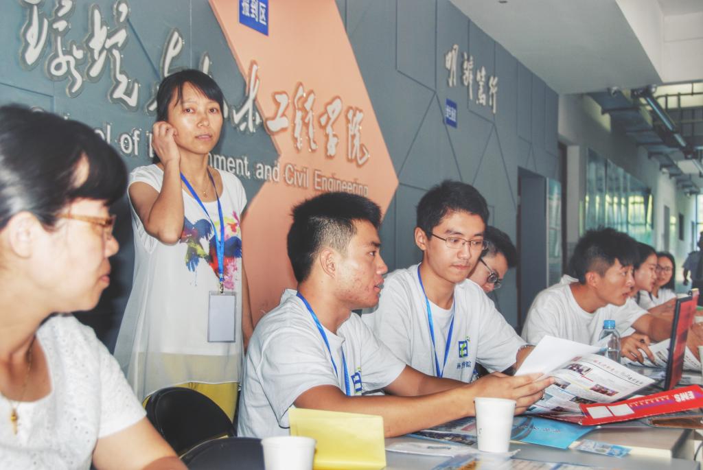 【环土学院】展朝阳风采，迎崭新生活——记环土学院新生接待工作第一天圆满成功