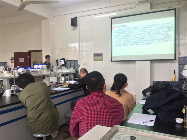 【药学院】药学院举行2013级本科生暑期生产实习答辩会