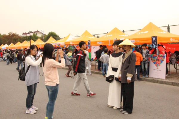 【药学院】张扬青春魅力，共铸个性未来——药学院成功参加江南大学科技节开幕式