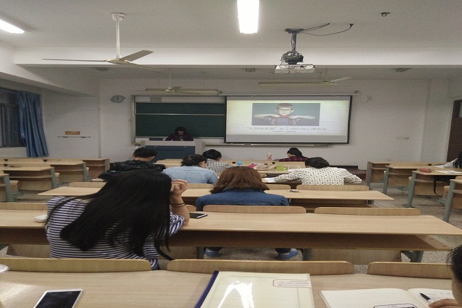 【法学院】法学院社工1501班开展“贴近心灵，珍爱生命”心理主题班会