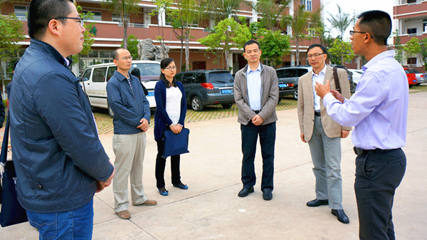 校长助理崔宝同一行亲切看望我校第十六届研究生支教团成员