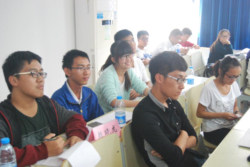 【理学院】理学院“绿意江南”辩论赛初赛成功举办