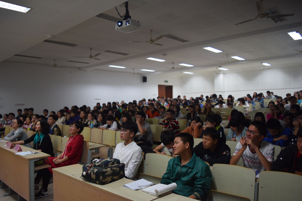 【药学院】班级评比展风采 推进建设创辉煌——药学院举行2015年学风建设推进会暨本科评估动员大会