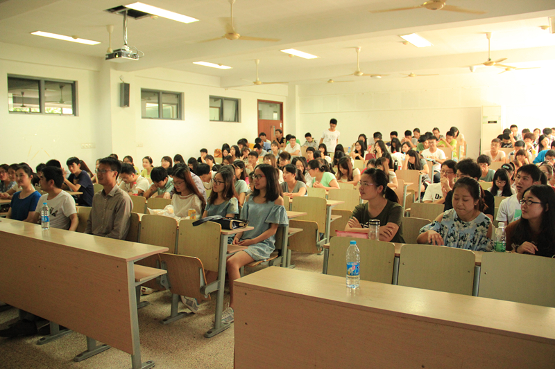 【药学院】足在脚下，迹在心中——药学院举办“足迹”优秀校友分享会