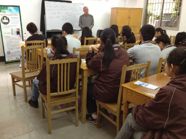 【外语学院】弘扬闻天精神，加强国际交流 —记我院同学参加“闻天英语角”活动