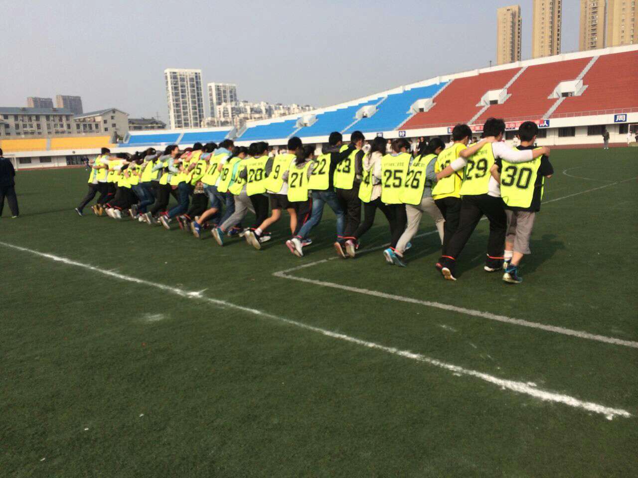 【化工学院】喜报：化学与材料工程学院化工1403班获得此届校园春季体能明星大赛团队项目“阳光伙伴”的A组团队项目冠军