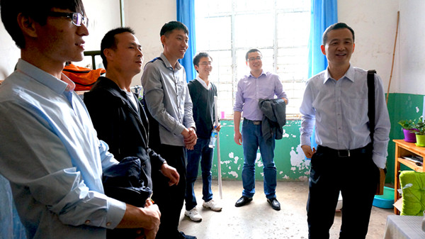 校长助理崔宝同一行亲切看望我校第十六届研究生支教团成员