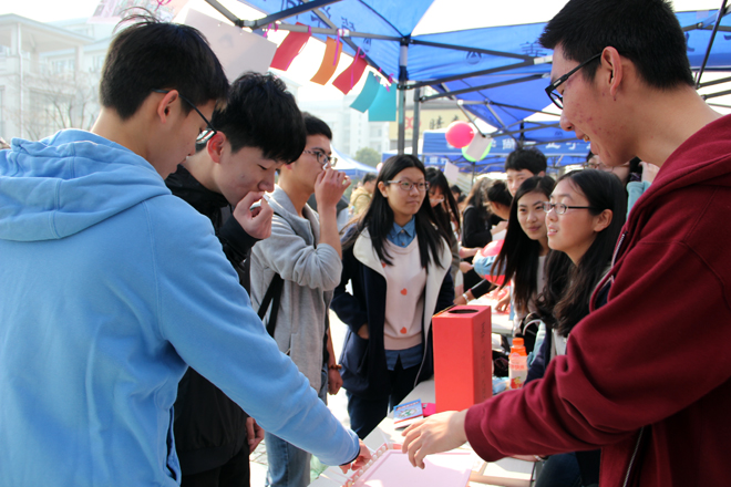 【化工学院】搭建爱心驿站，弘扬雷锋精神 ——记化工学院雷锋纪念日志愿服务活动