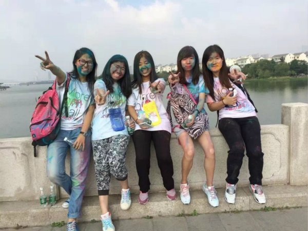【药学院】与色彩同行，与快乐同伴——记药院学子参加color run 有感