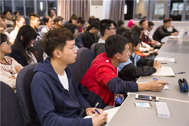 【数媒学院】聆听镜头语言 感悟摄影之美——记数媒学院摄影培训