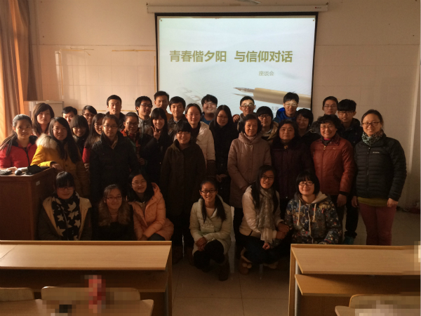 【药学院】青春伴夕阳 与信仰对话——离退休处曹张退休一支部与药学院制药1402团支部开展党团共建交流会
