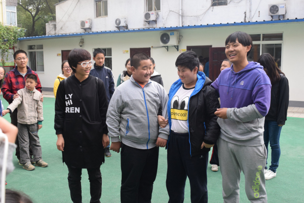 【药学院】心与手相牵，爱暖在培智