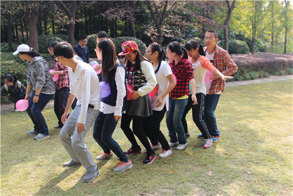 【药学院】团结合作齐素拓，欢声笑语展风采——药学院志愿者素质拓展活动圆满成功