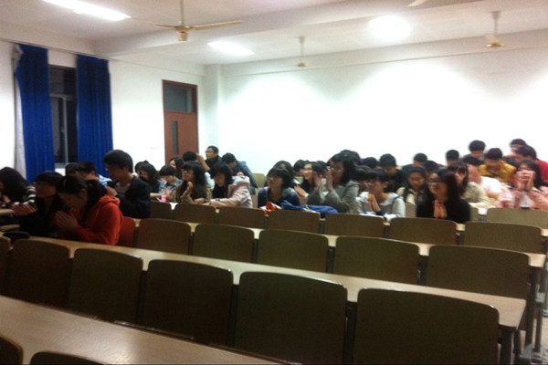 【药学院】药学院举行2014年寒假社会实践表彰交流会