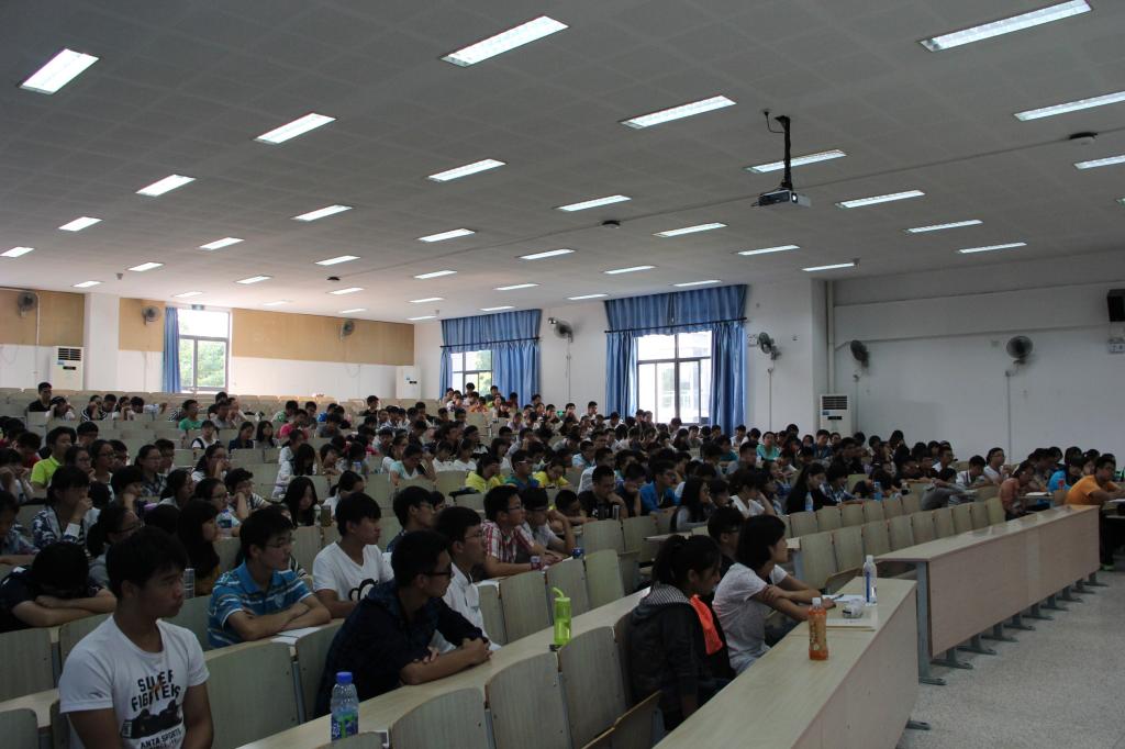 【化工学院】适应 律己 明志 ——记化工学院新生转型教育第三讲暨本科评估动员大会