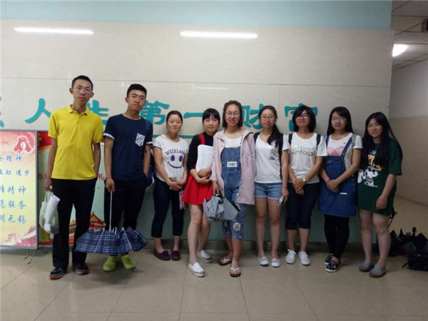 【药学院】授用药常识，践飞扬青春——记药学院“四月天”抗生素类药品使用情况调研团社会实践之行