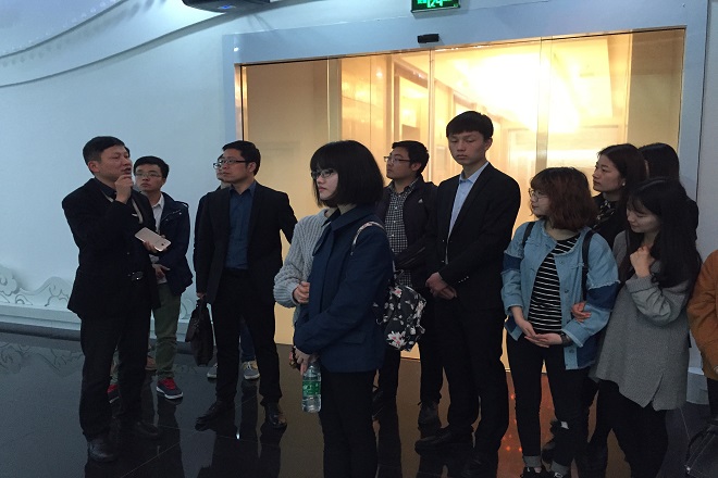 【纺服学院】感恩在心，实践在行——记纺服学院波司登工业园参观交流活动