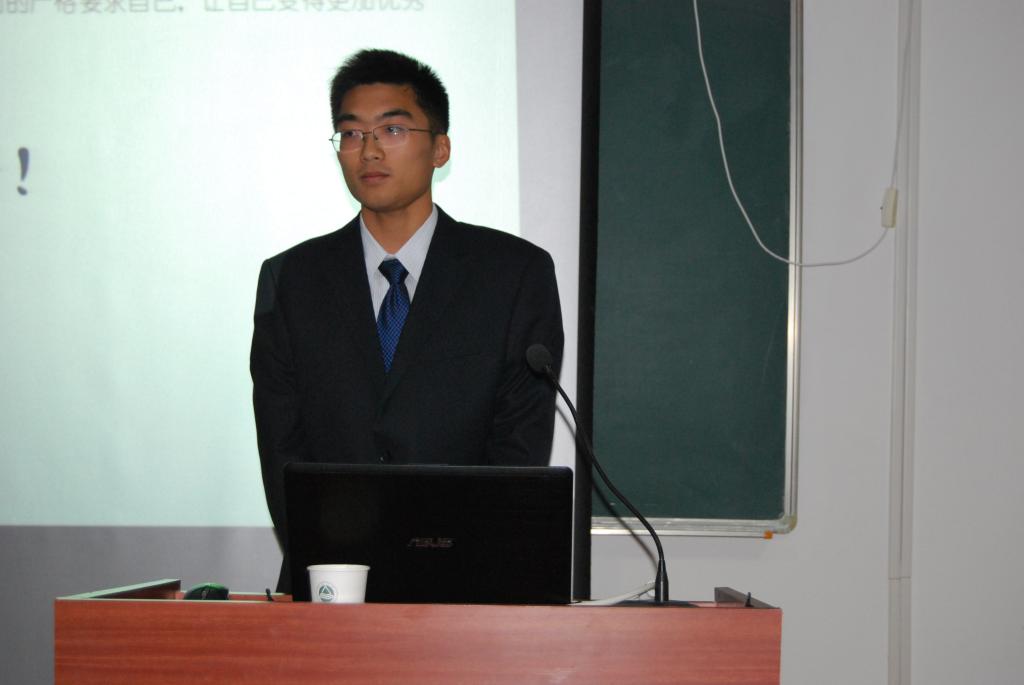 【理学院】我院举行三好学生、优秀学生干部现场展示