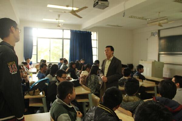 【化工学院】崇尚法治新理念 巩固核心价值观——记化工学院形势政策课第二讲