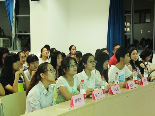 【药学院】感怀于相授，知新助远航——记药学院2016新老生交流会圆满结束