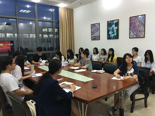【药学院】药学院召开“两学一做”专题学习会暨学生党支部“优秀共产党员”、“先进党支部”评比推荐答辩会