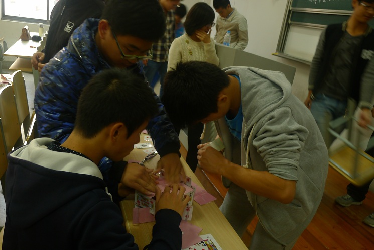 【理学院】纸牌承重，一决高下 ——理学院数理文化节复赛取得圆满成功