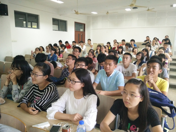 【药学院】规人生旅程，品炫彩青春——记药学院“我的青春我做主”主题讲座