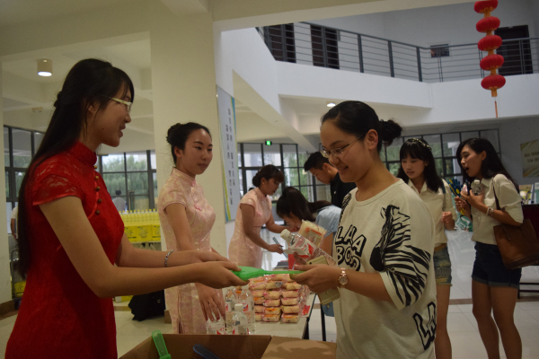 【药学院】中秋圆月清辉落 为梦扬帆始今朝——记药学院中秋暨2015级迎新起点晚会