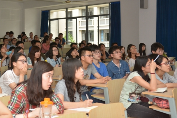 【生工学院】让党旗在毕业生心中飘扬